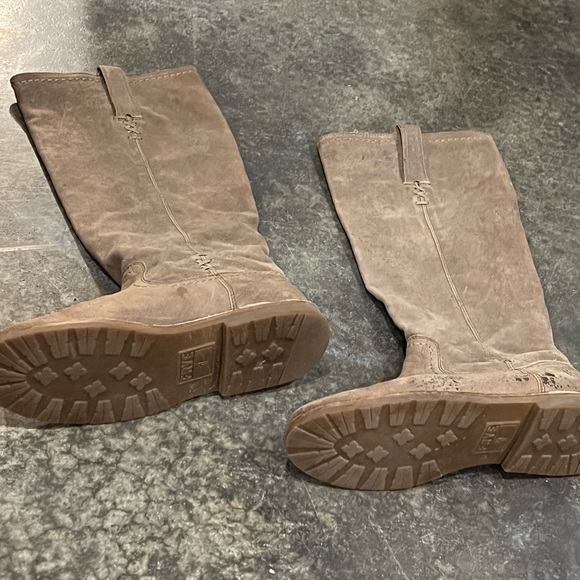 Women’s Frye boots pull on - Picture 2 of 3